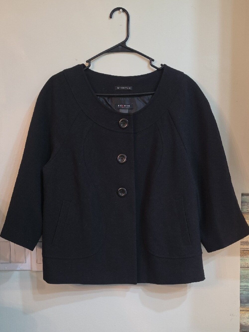 Liz Claiborne Black Cropped Three-Button Blazer